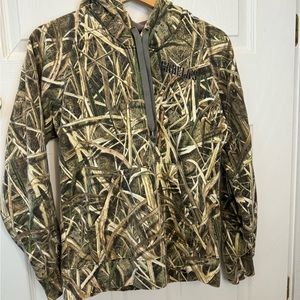 Cabela’s sweatshirt